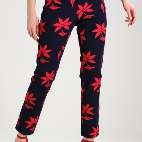 Banana Republic Pants - ❣Banana Republic "Ryan" Navy/Red Floral Crop Pants